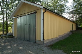 Tillbyggnad av förrådet - klicka för flera foton.